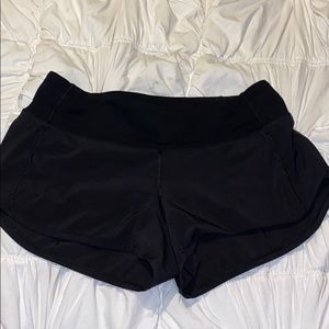 black lululemon shorts